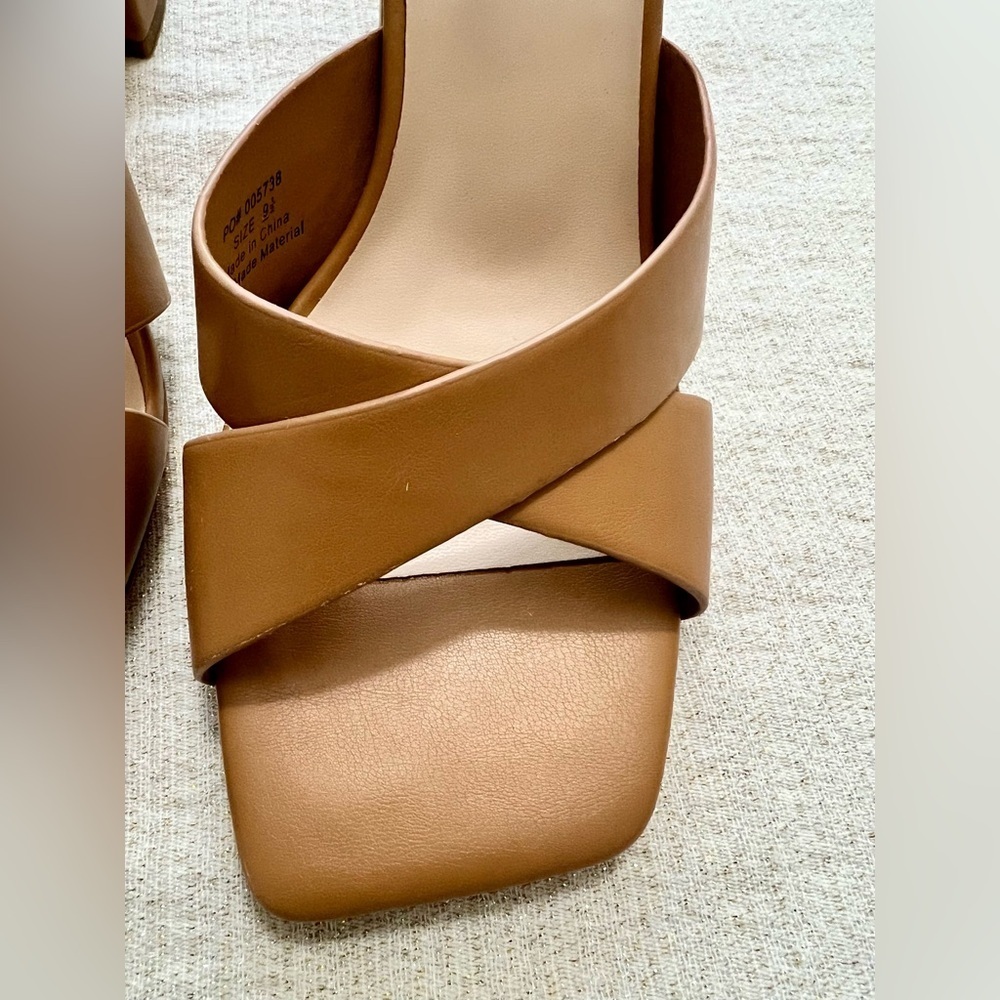 NIB Journee Collection Chazz Heeled Sandals -Tan Size 9.5 - Picture 2 of 9